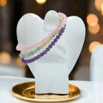 Înger din Selenit Natural 6 cm – Purtător de Lumină și Protecție Energetică